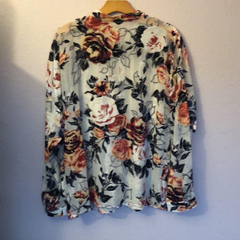 Tribal Jeans sheer Blouse w/ textured floral print size L - Picture 2 of 9